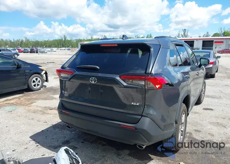2023 Toyota Rav4 Xle z USA, uszkodzony, nr VIN 2T3W1RFVXPC247015